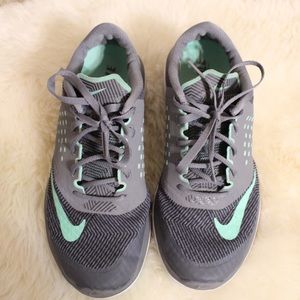 Nike fitsole women’s grey mint running shoes